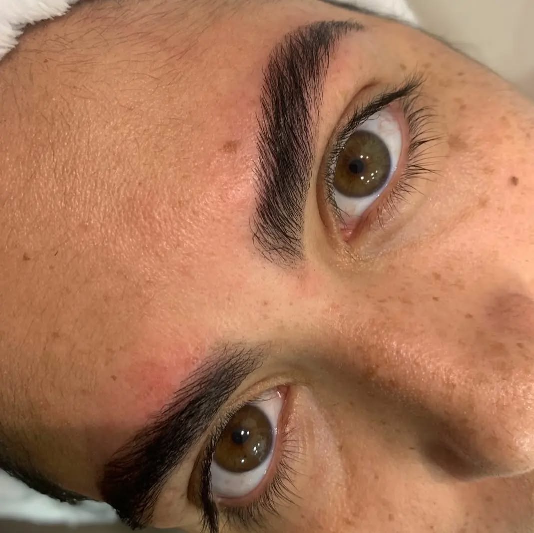 Design de Sobrancelha em Vila Velha – Majô Beauty Club